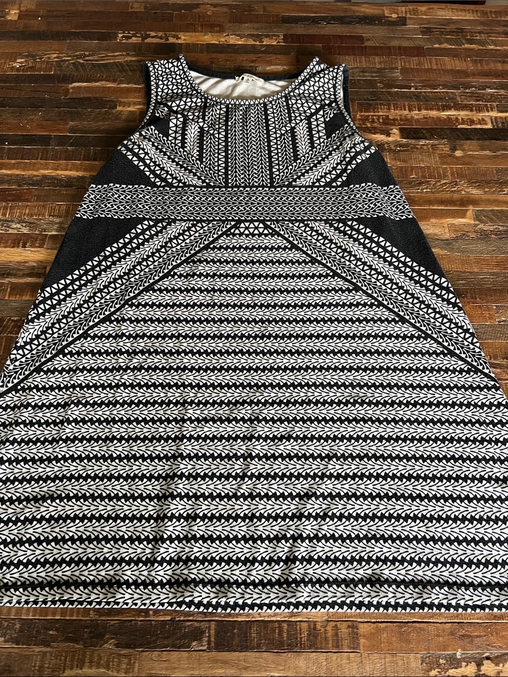 Max Studio Black & White Sleeveless Geometric Mini Dress